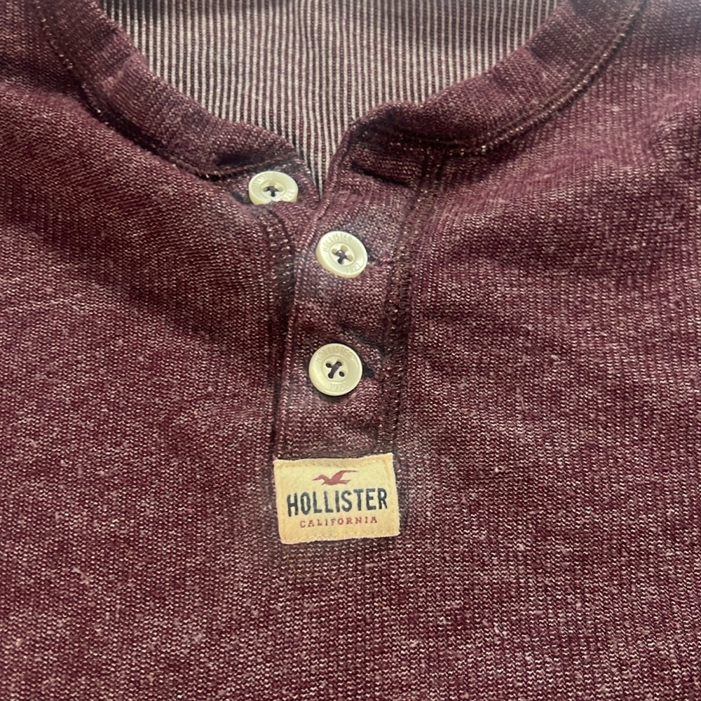 Men’s size large hollister longsleve burgundy top - Picture 3 of 6
